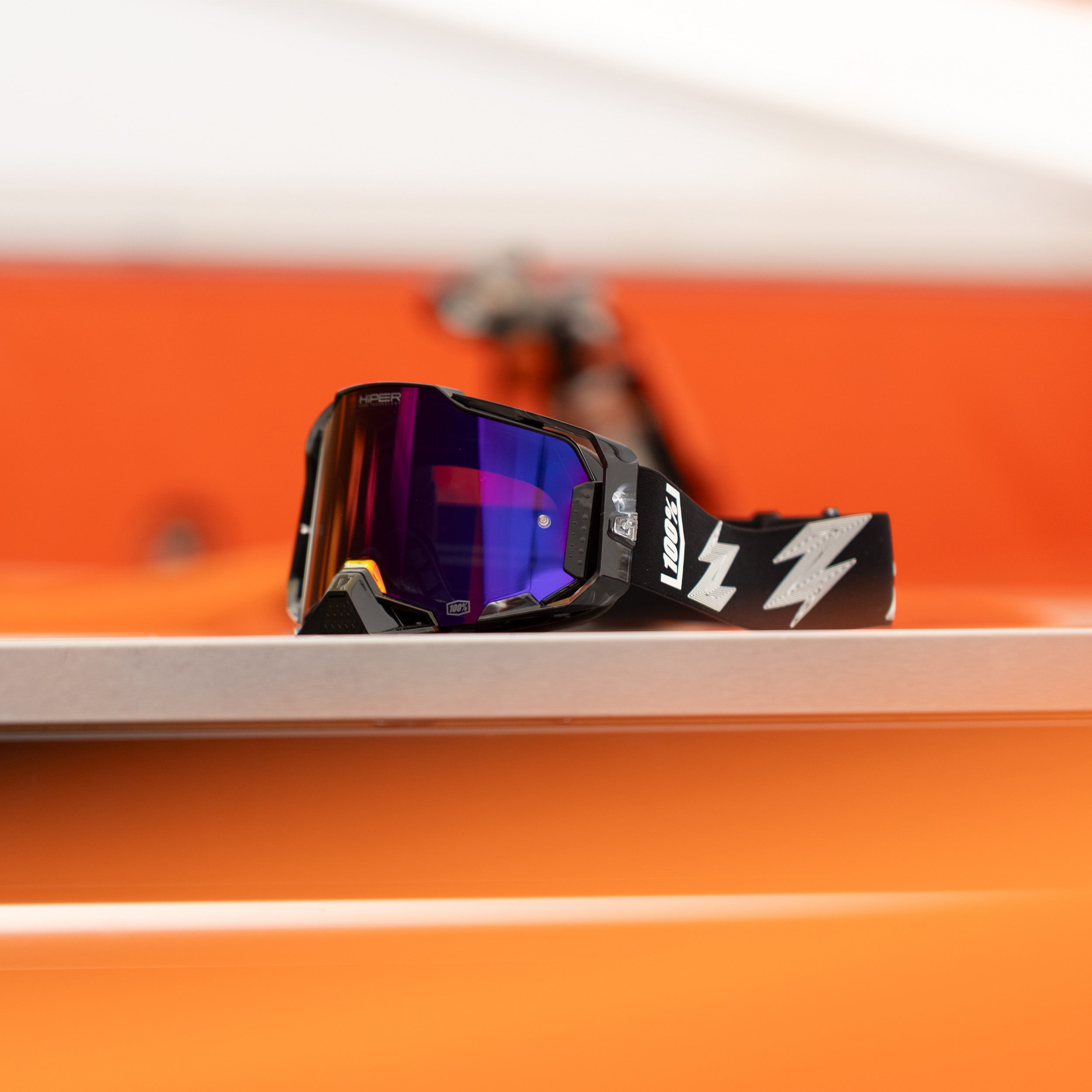 100-armega-crenshaw-motocross-brille-hiper-purple-mirror image 2