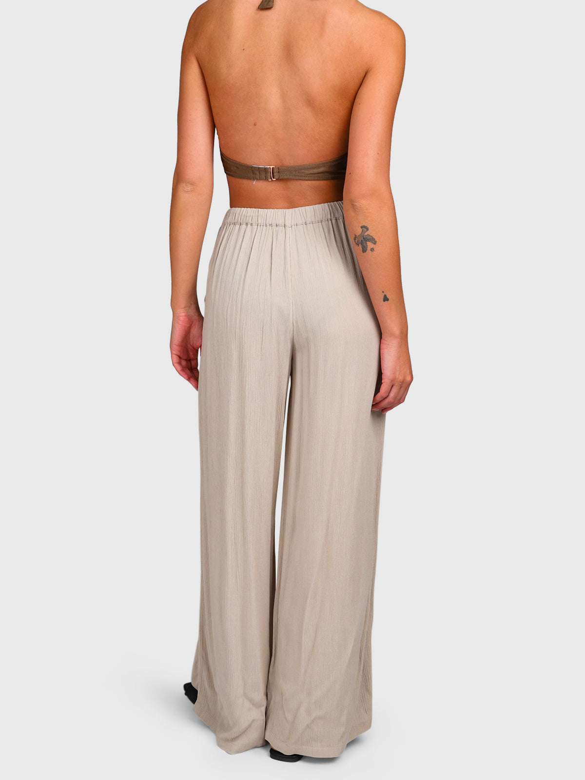 brunotti-pantella-damen-hose-feather-grey-wide-leg image 2