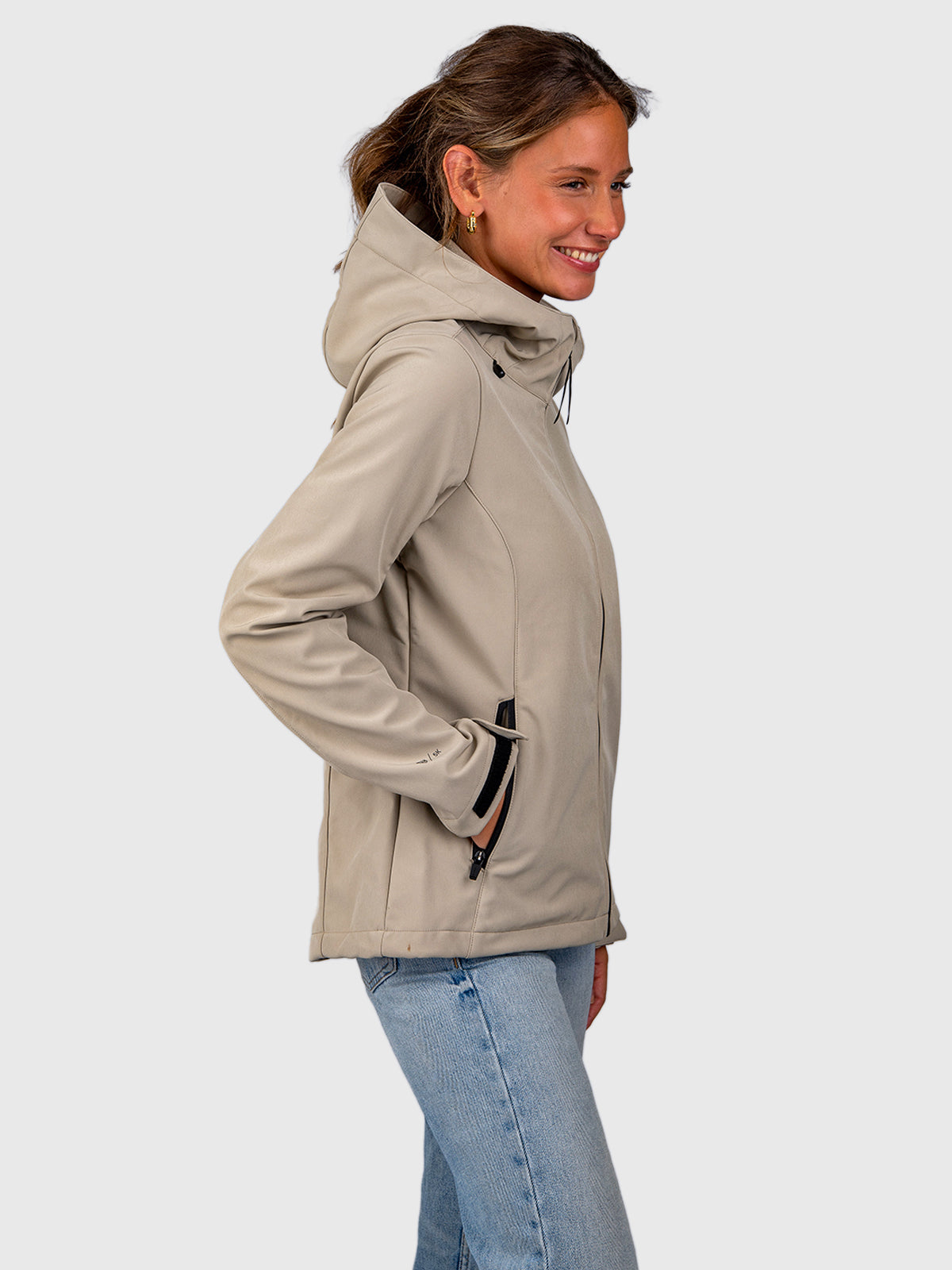 brunotti-joos-softshelljacke-damen-fungi-winddicht image 3