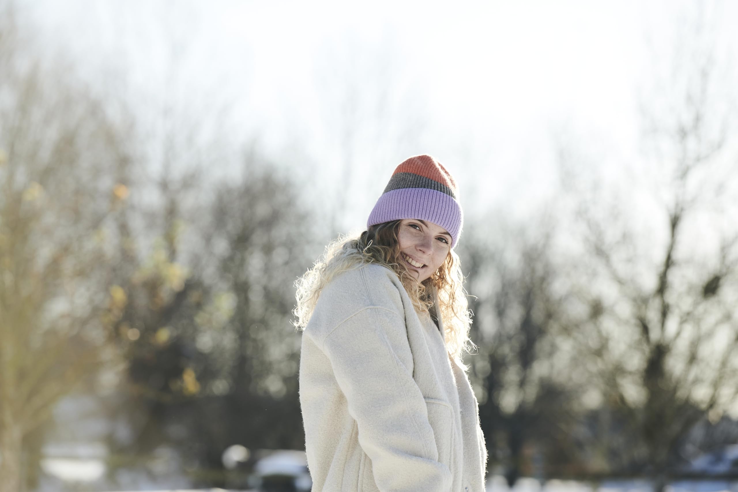 chillouts-natascha-hat-winterm-tze-curry-blue-colour-block image 2