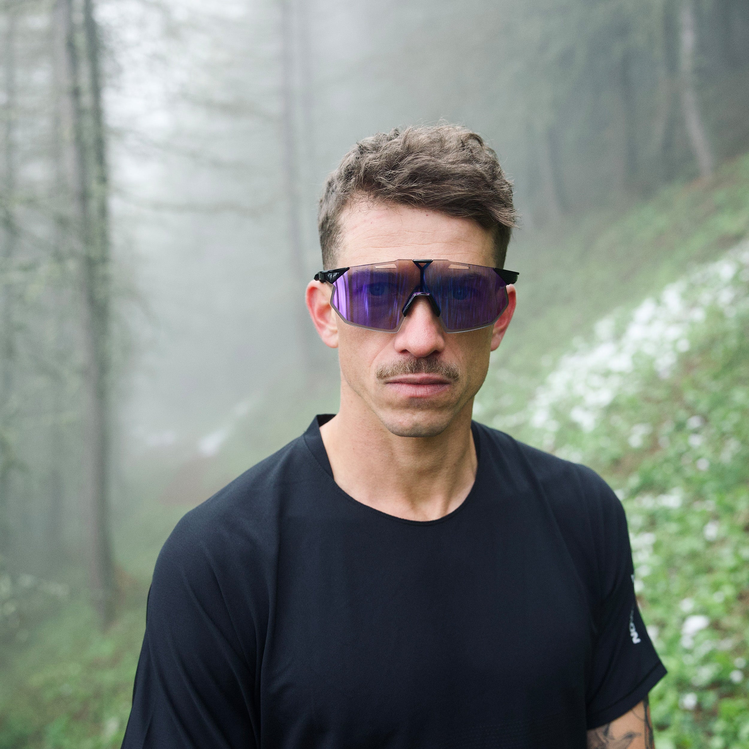 100-hypercraft-sq-sonnenbrille-gloss-black-photochromic-purple-mirror image 5