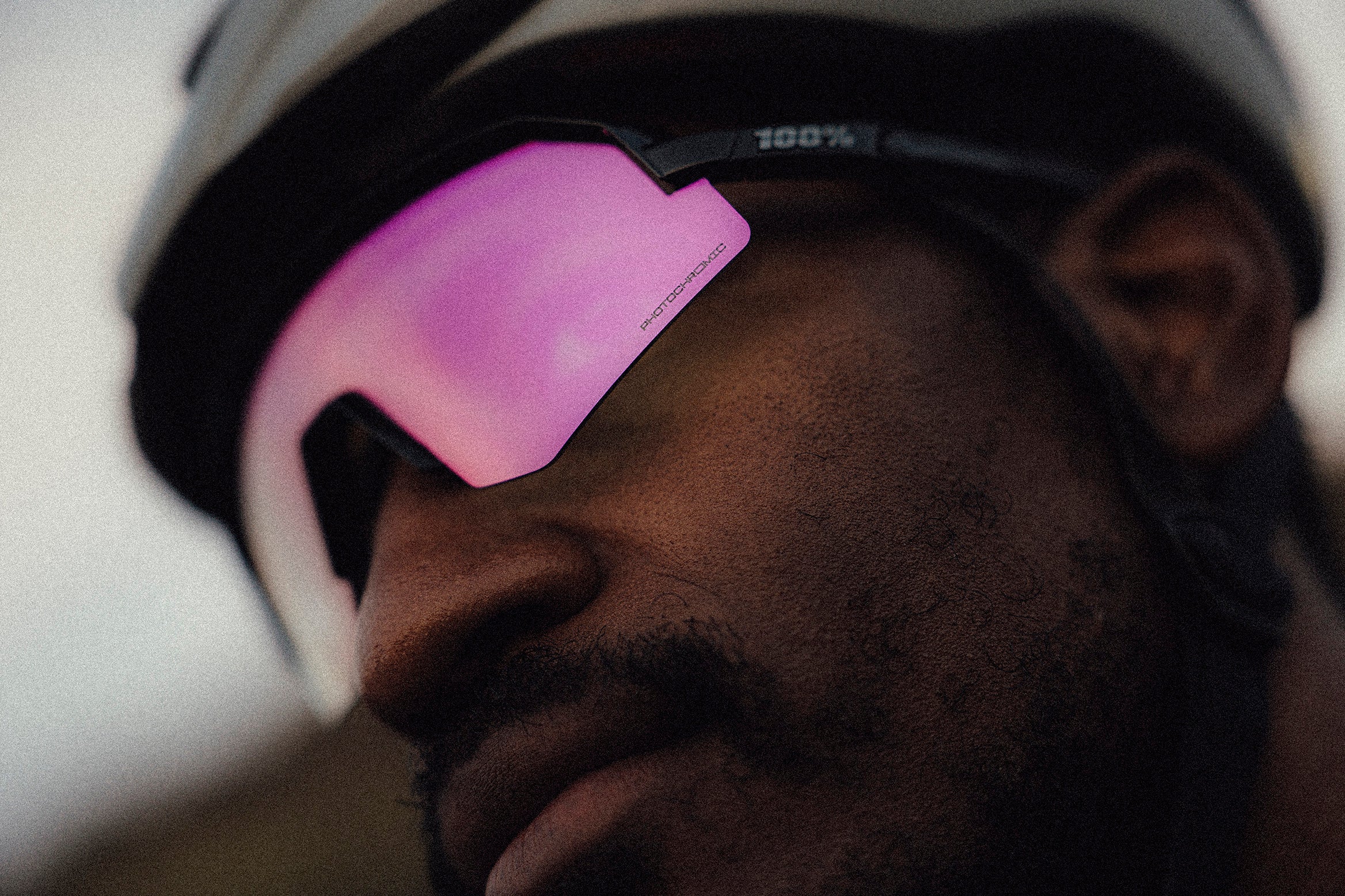 100-slendale-sl-gloss-black-sonnenbrille-photochrom-lila image 5