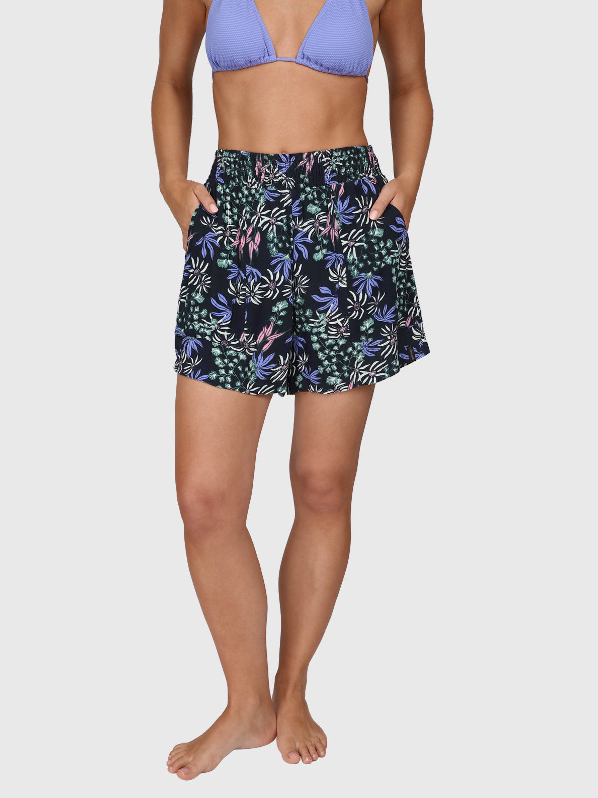 brunotti-essia-print-shorts-damen-schwarz-allover-print image 4