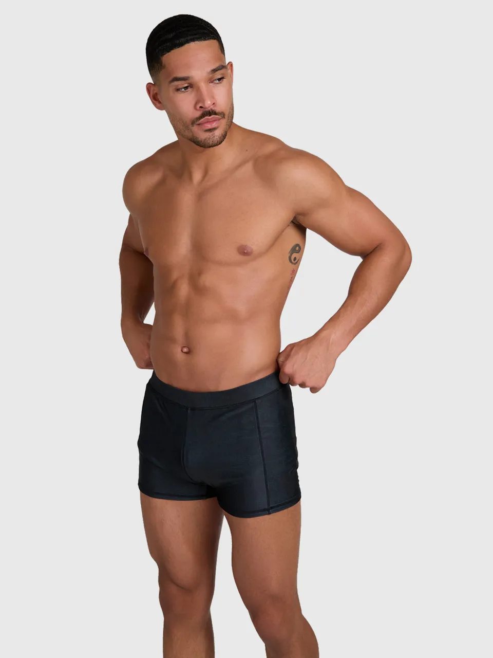 brunotti-samier-print-herren-badehose-schwarz image 1