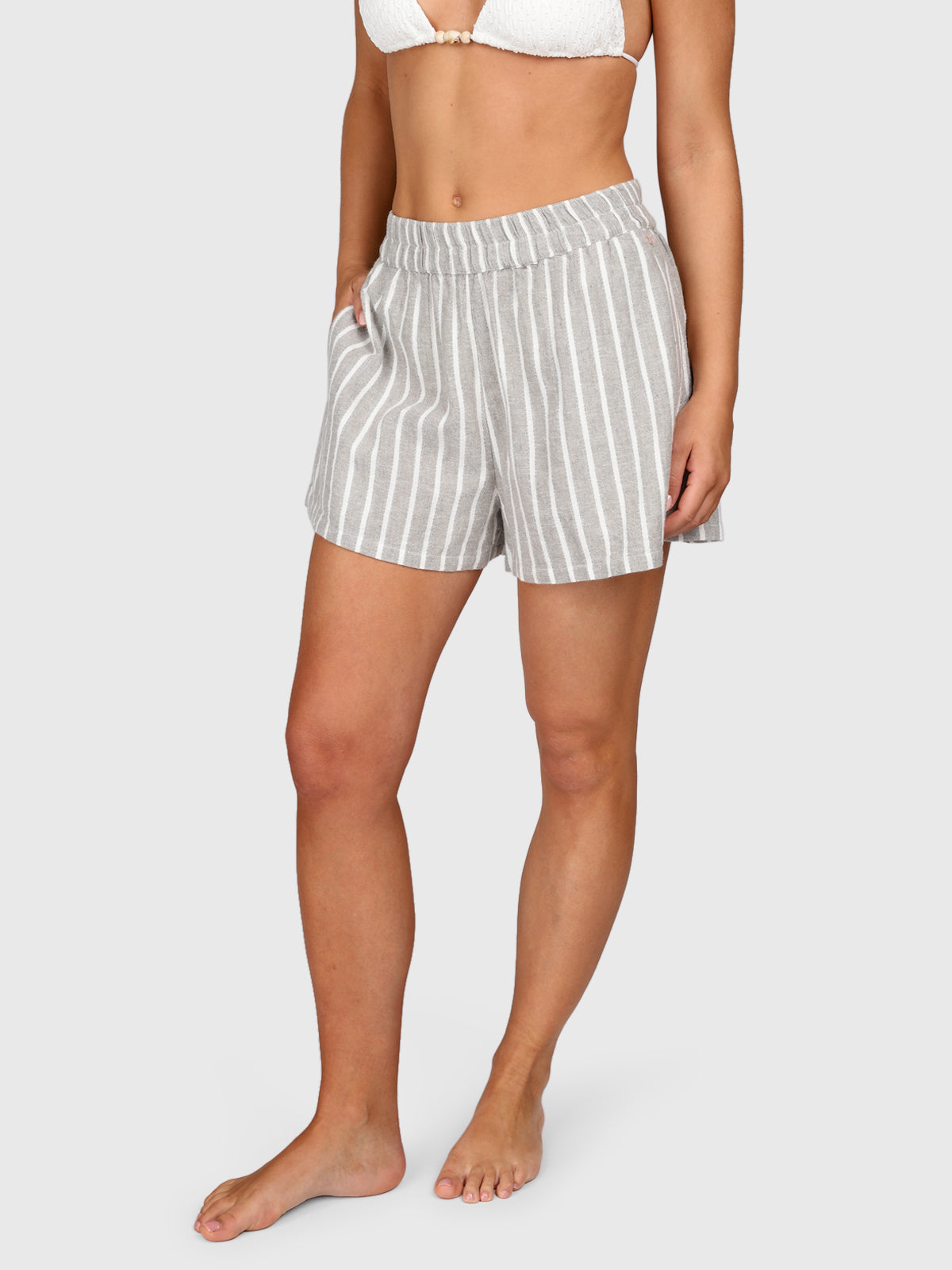 brunotti-ize-stripe-damen-shorts-wei-gestreift-resort image 1