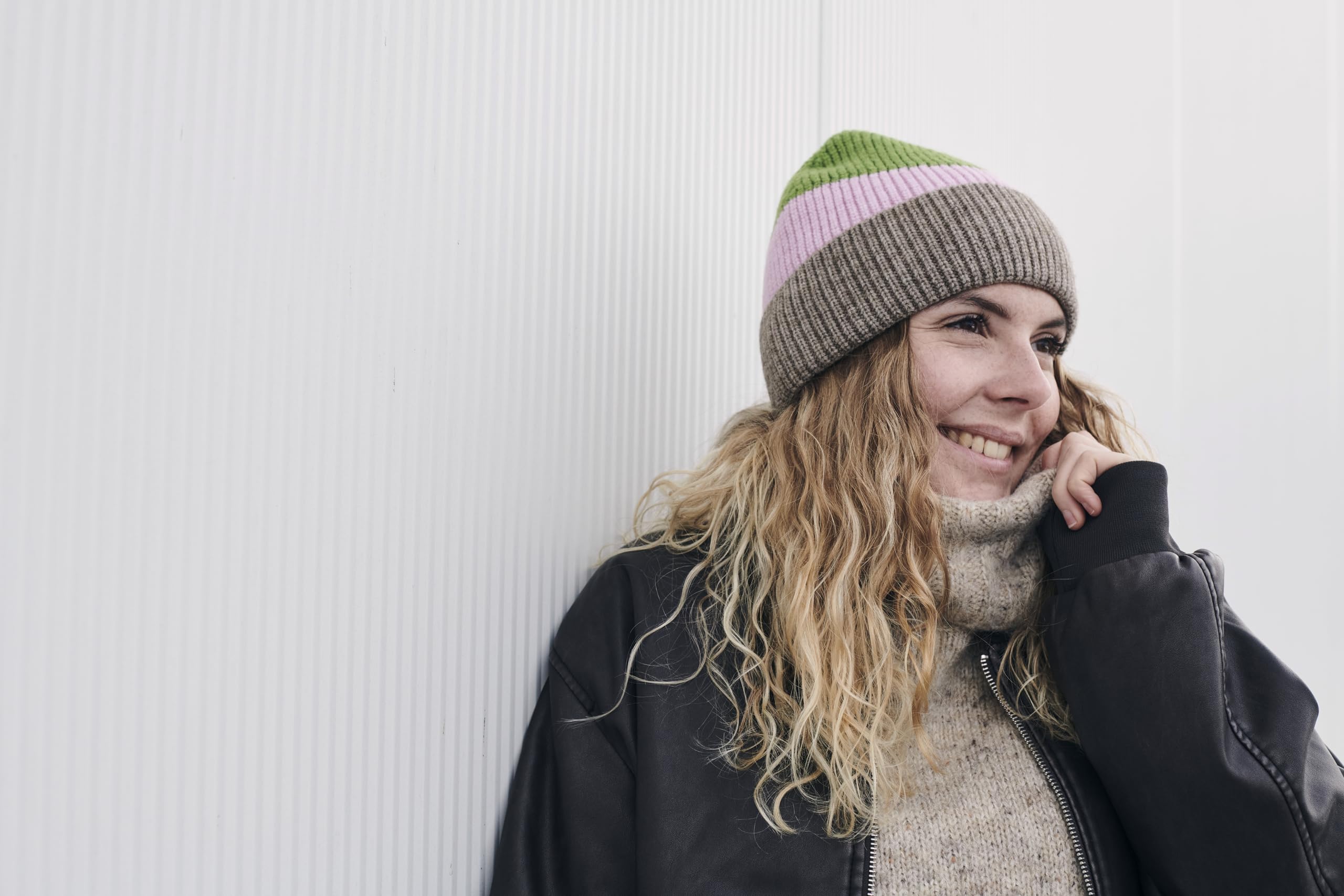 chillouts-natascha-hat-winterm-tze-curry-blue-colour-block image 3