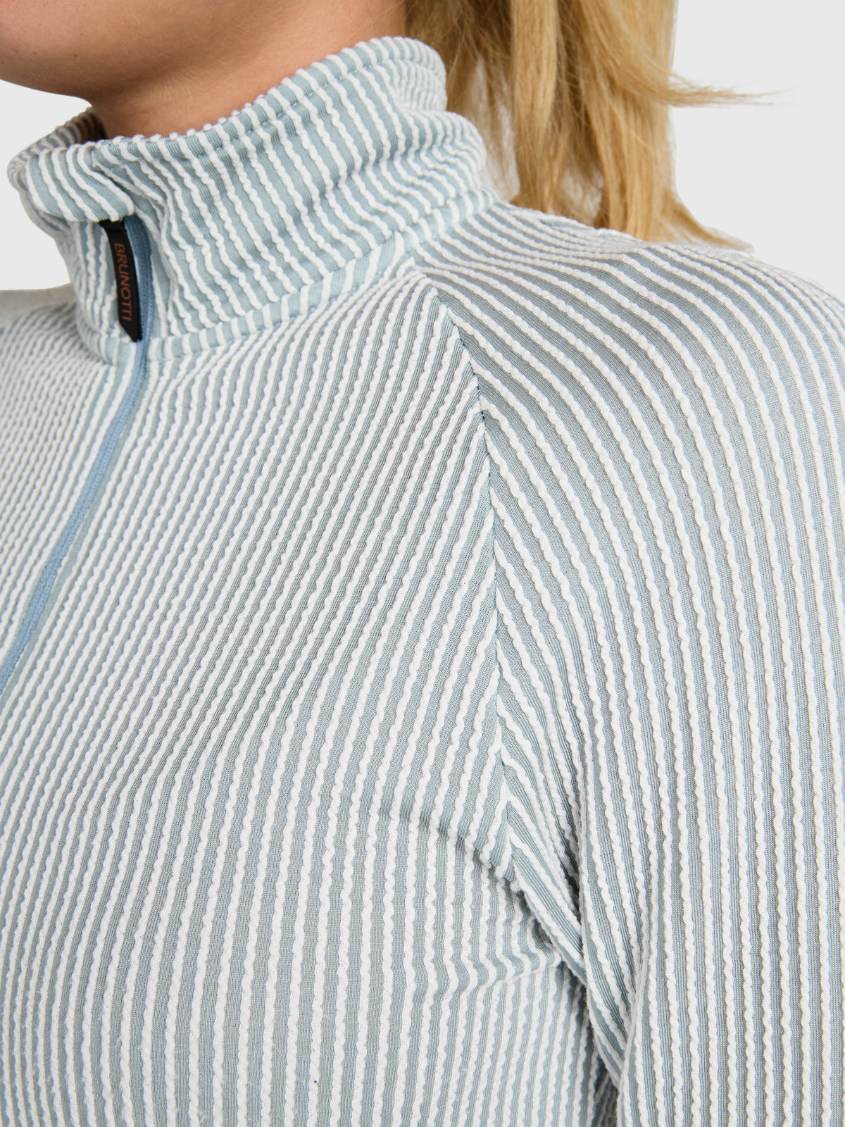 brunotti-kiana-snow-fleece-damen-pale-blue-midlayer image 2