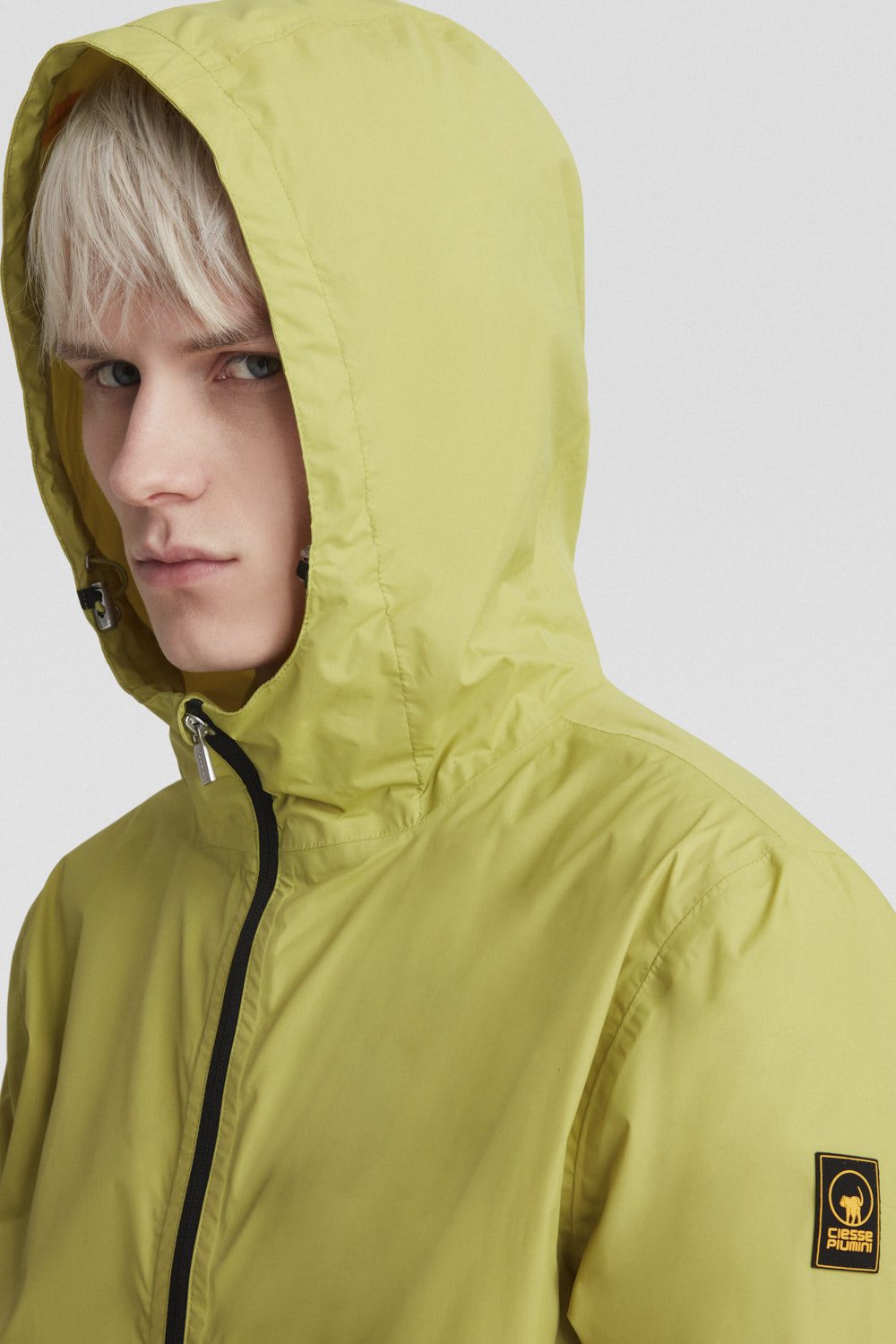 ciesse-windjacke-gr-n-mit-kapuze-leicht-wasserdicht-packbar image 4
