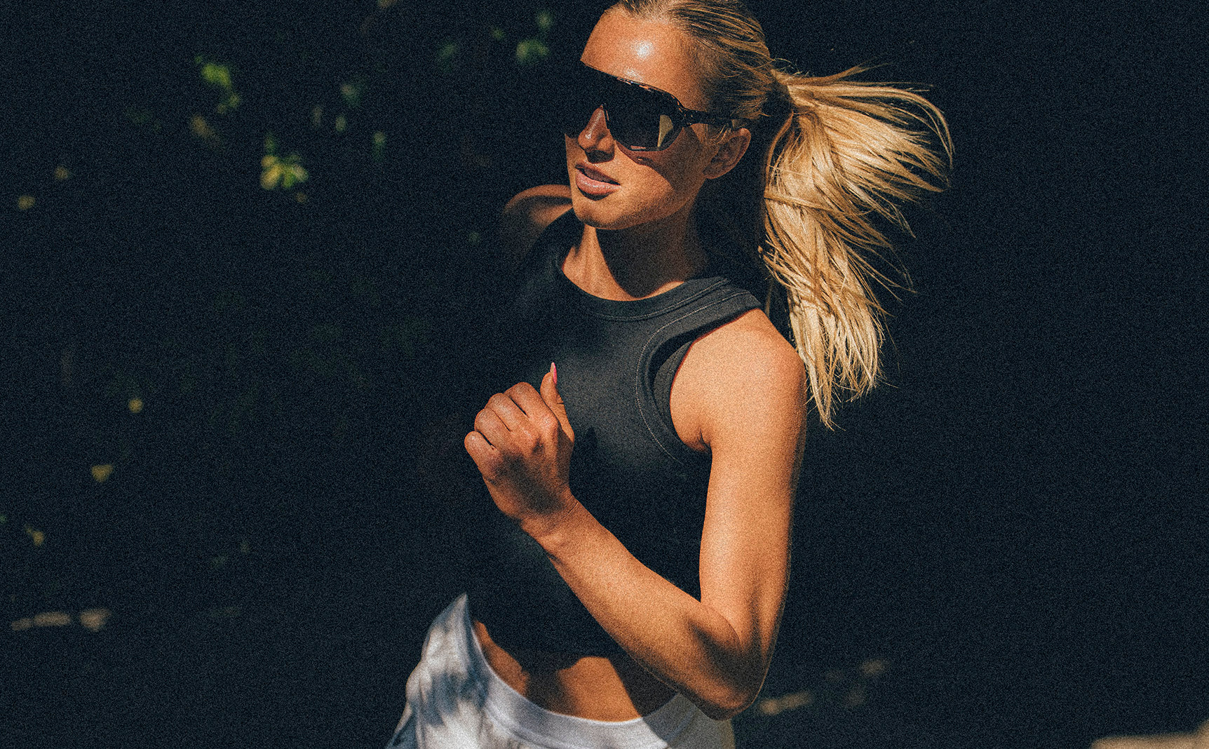 100-s2-gloss-black-havana-sonnenbrille-soft-gold-mirror image 5