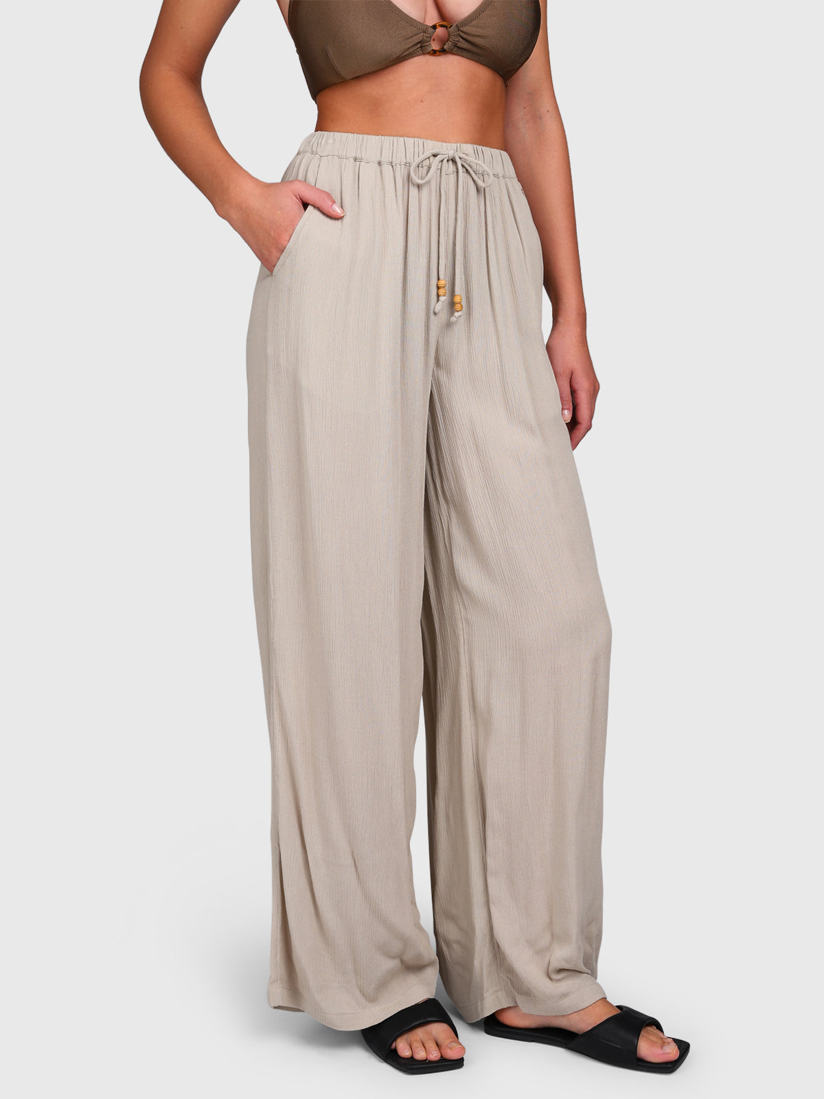 brunotti-pantella-damen-hose-feather-grey-wide-leg image 4