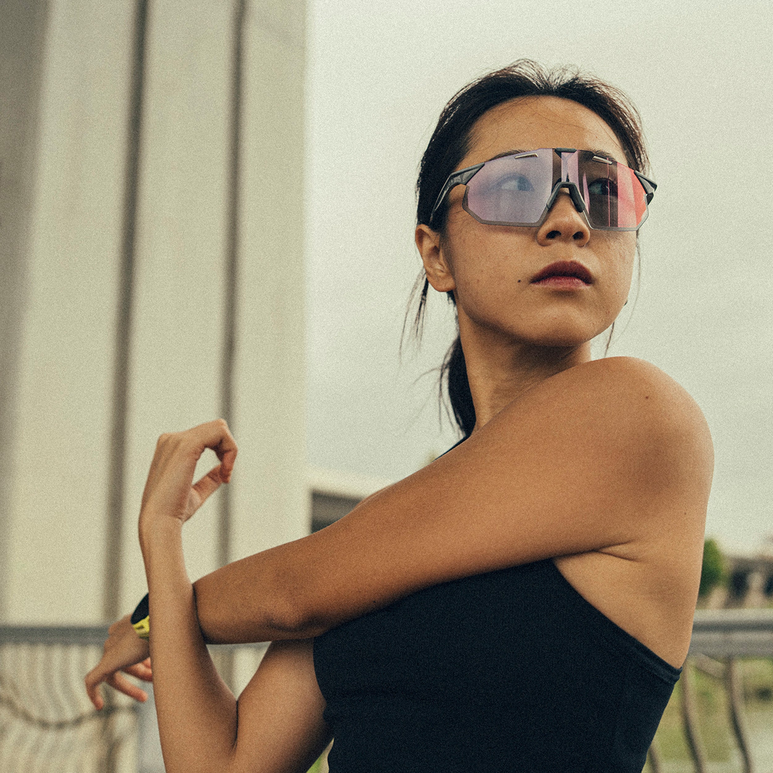 100percent-hypercraft-sq-sportbrille-light-grey-rose-gold-mirror image 5