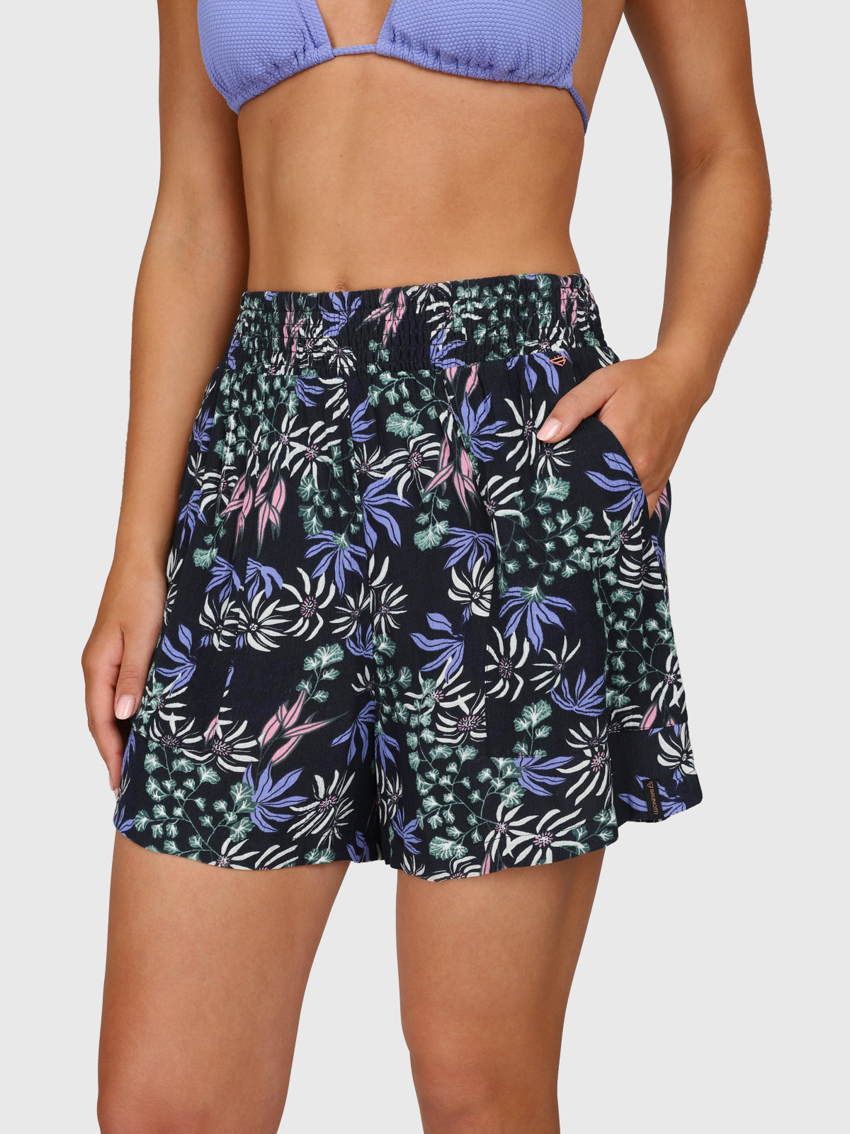 brunotti-essia-print-shorts-damen-schwarz-allover-print image 6