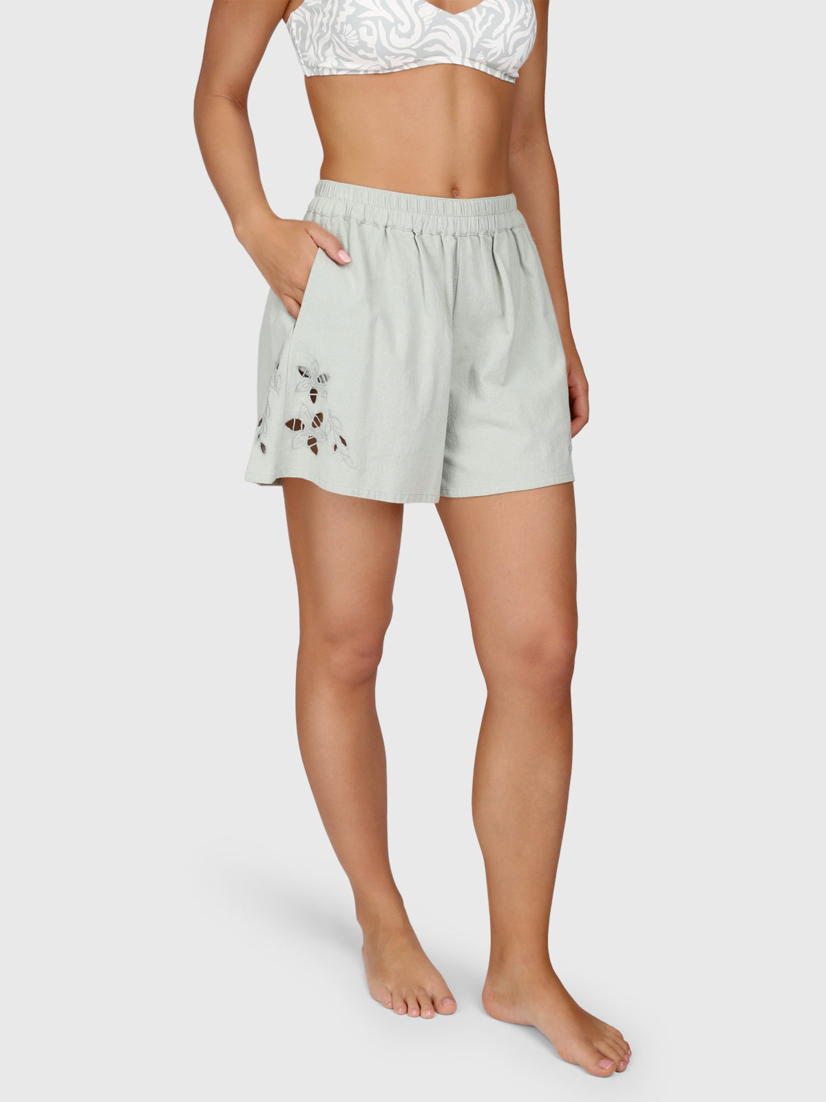 brunotti-julee-damen-shorts-aqua-grey-sommer-stickerei image 6