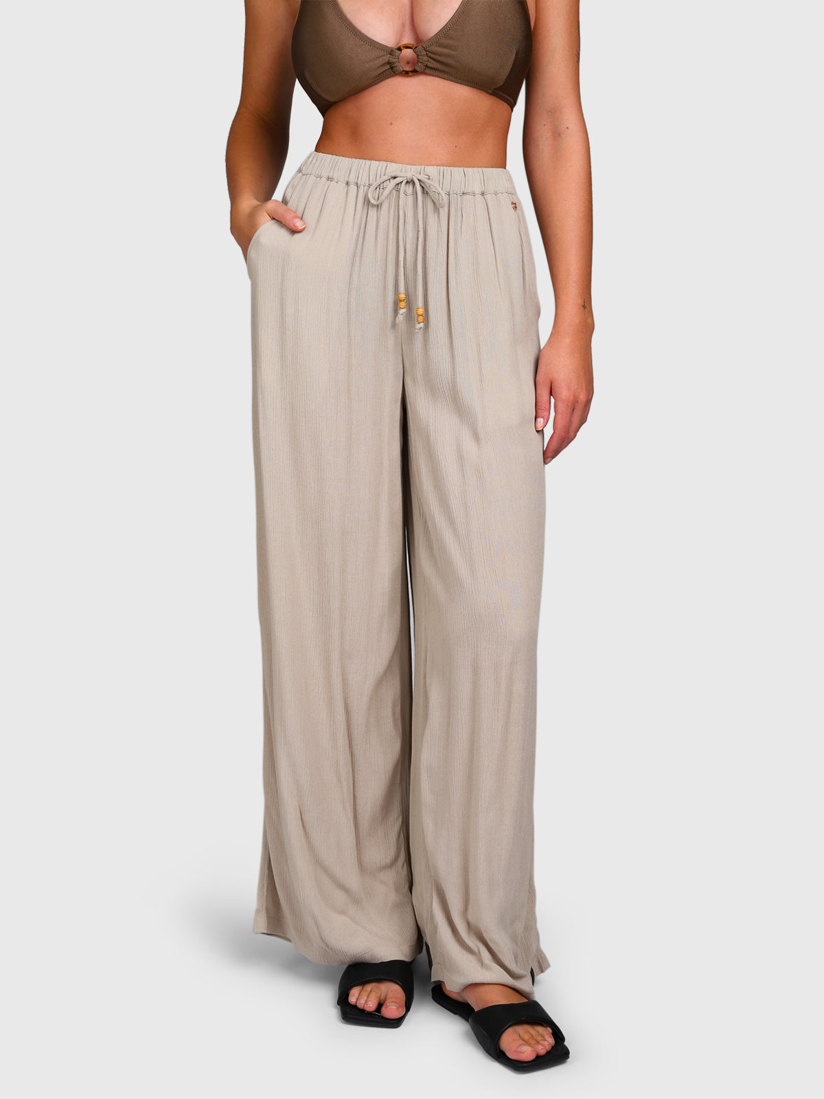 brunotti-pantella-damen-hose-feather-grey-wide-leg image 1