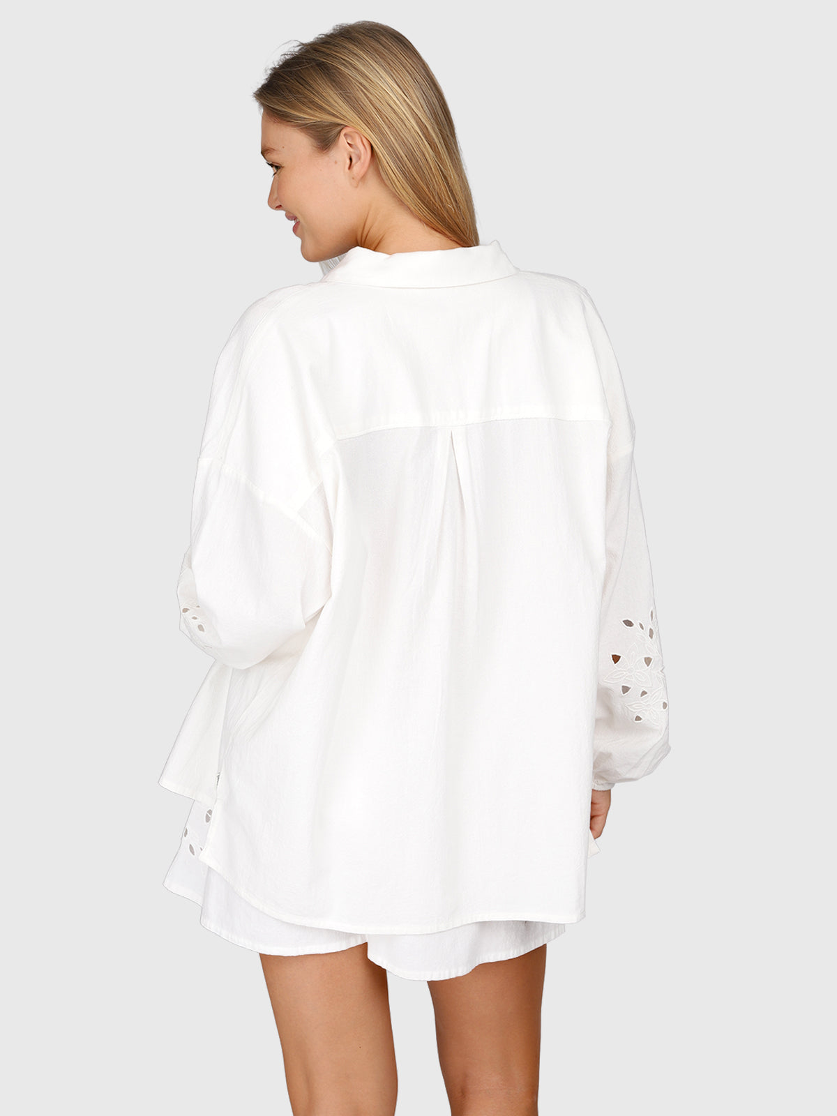 brunotti-maysa-damen-shirt-wei-mit-rmel-stickerei image 3