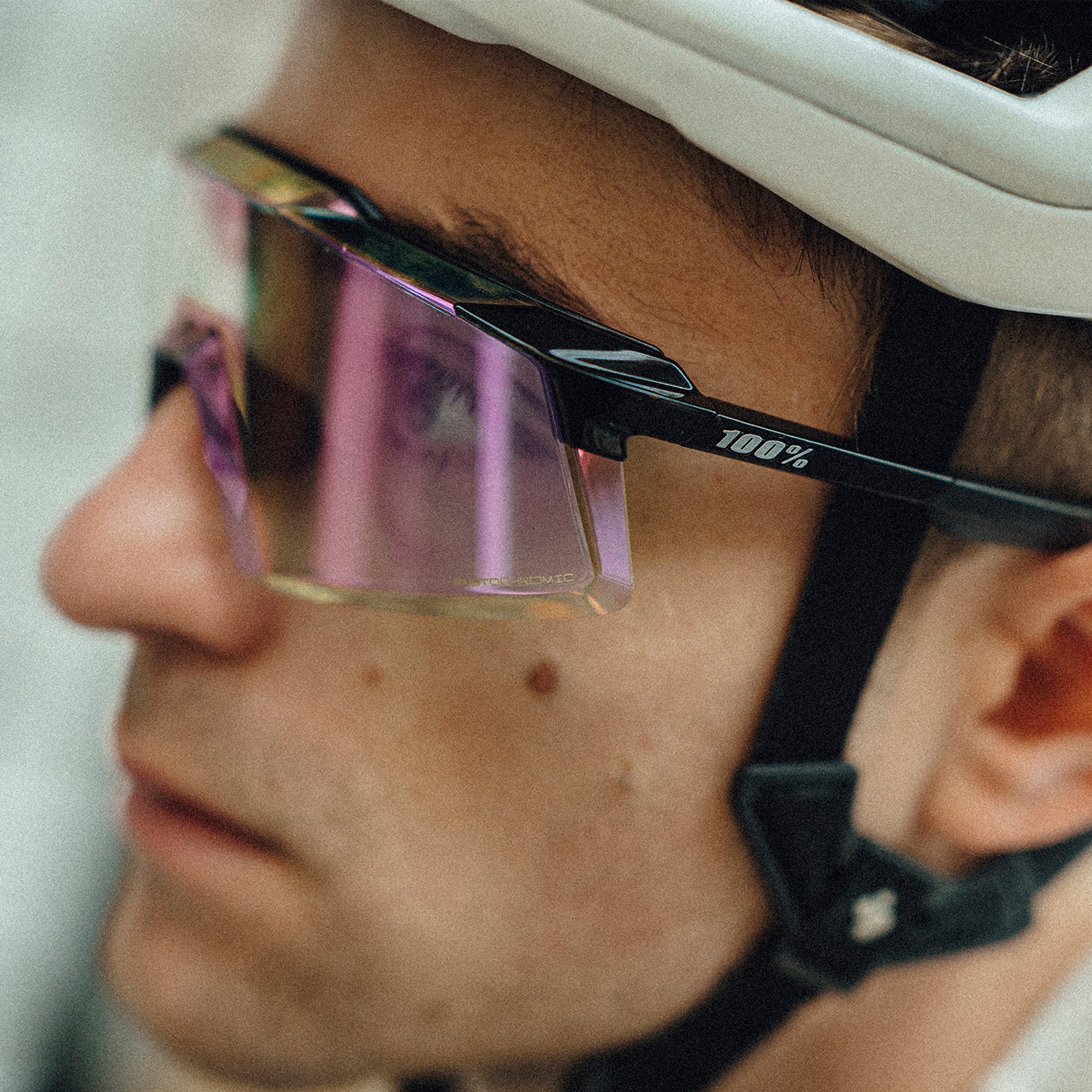 100-aerocraft-sonnenbrille-gloss-black-purple-mirror-photochromic image 5