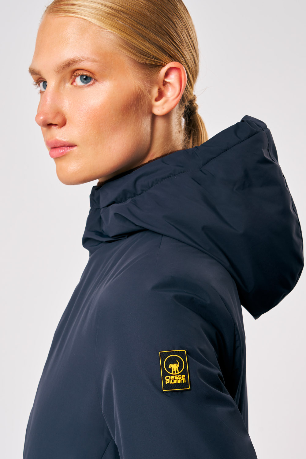 ciesse-outdoor-matilda-leichte-jacke-damen-blau-kapuze image 4