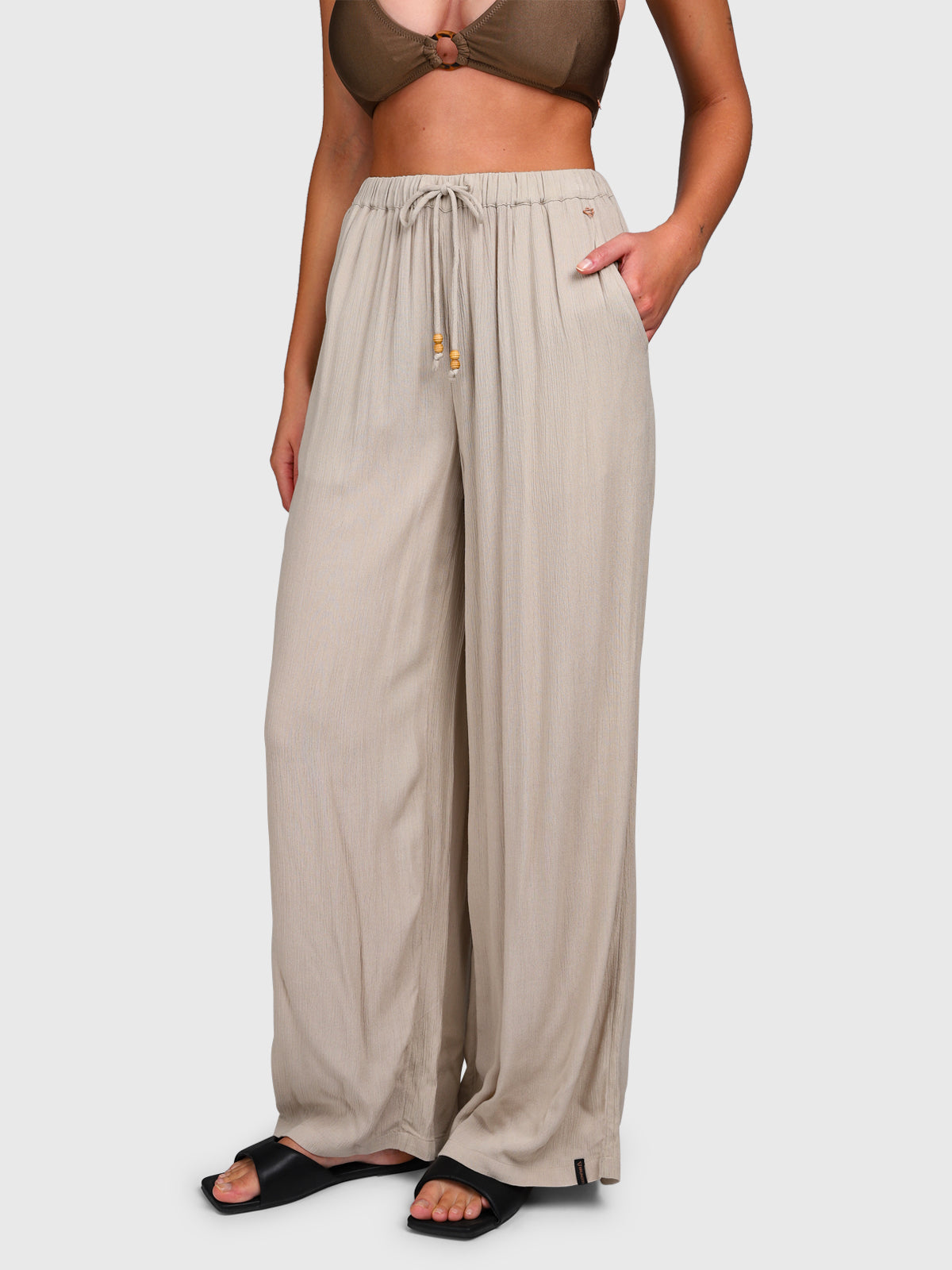 brunotti-pantella-damen-hose-feather-grey-wide-leg image 3