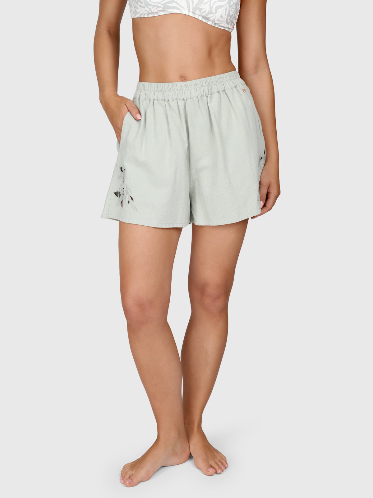 brunotti-julee-damen-shorts-aqua-grey-sommer-stickerei image 4