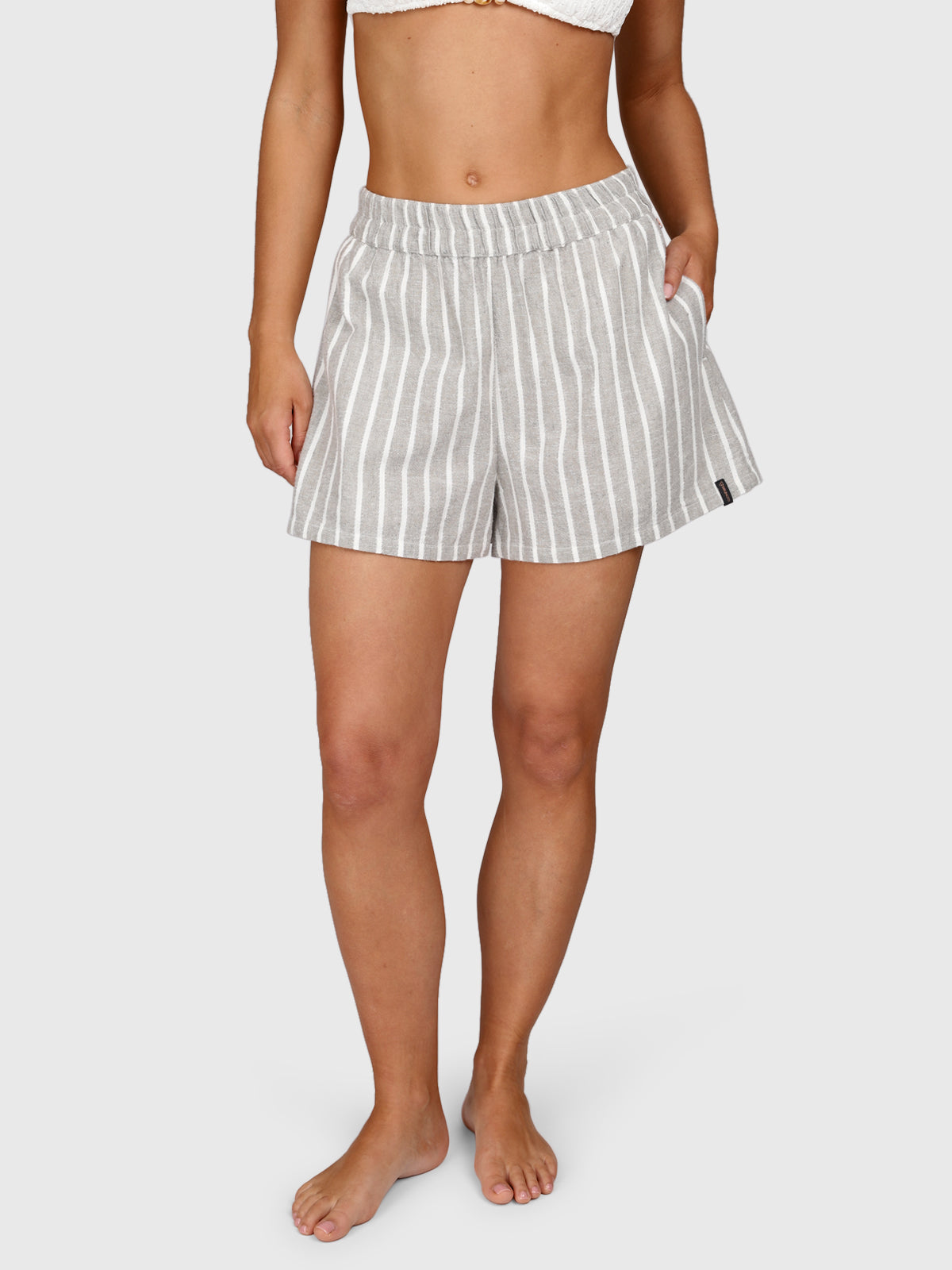 brunotti-ize-stripe-damen-shorts-wei-gestreift-resort image 3