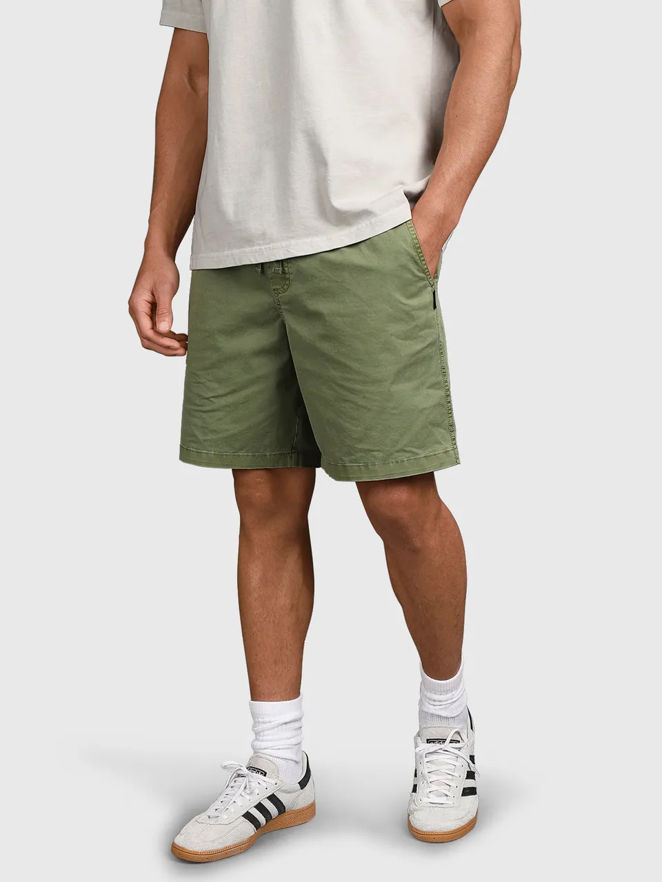 brunotti-alec-walk-shorts-herren-mayfly-stretch-washed image 1