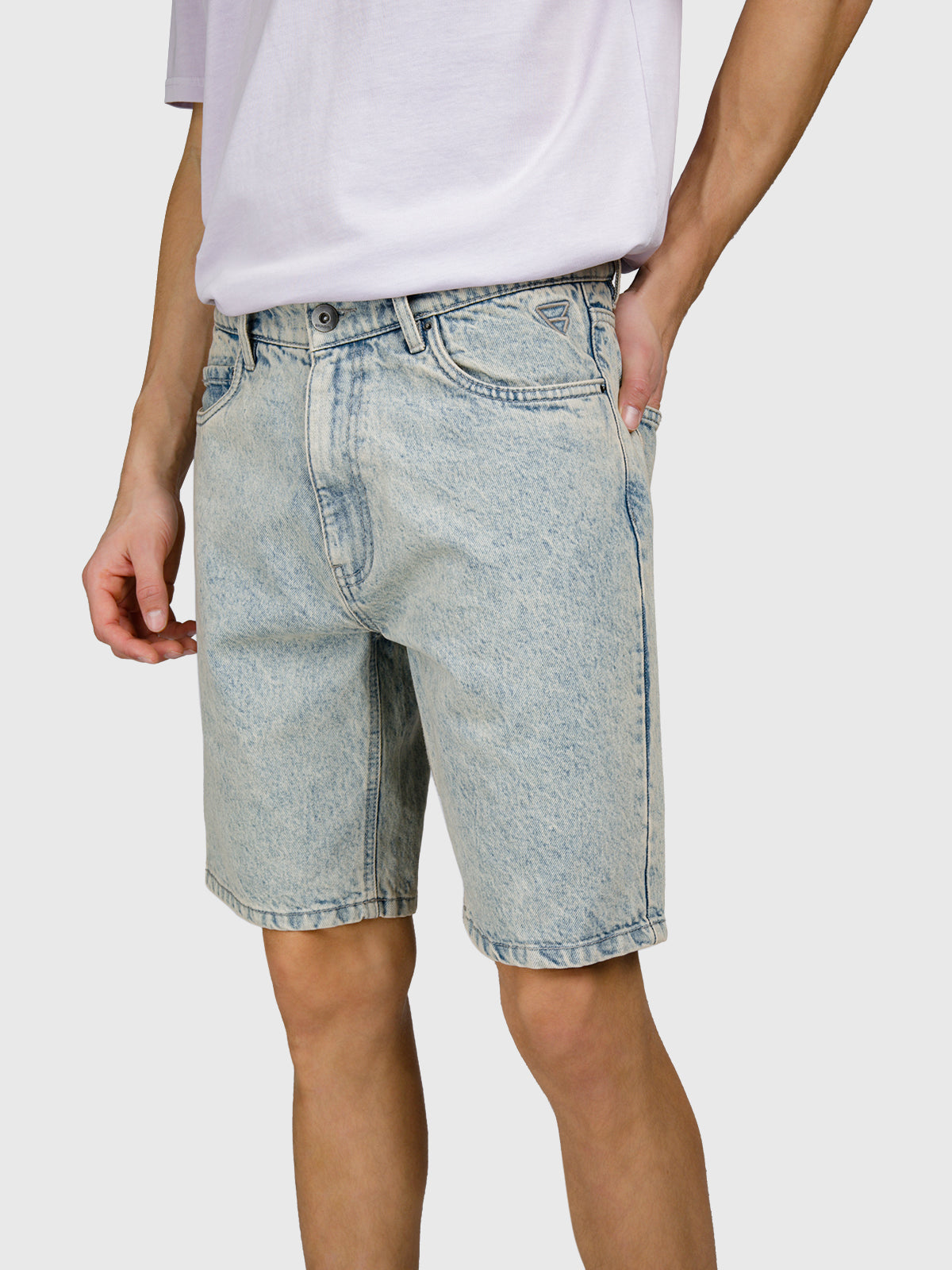 brunotti-relaxtime-denim-shorts-herren-beige-blue-locke image 6