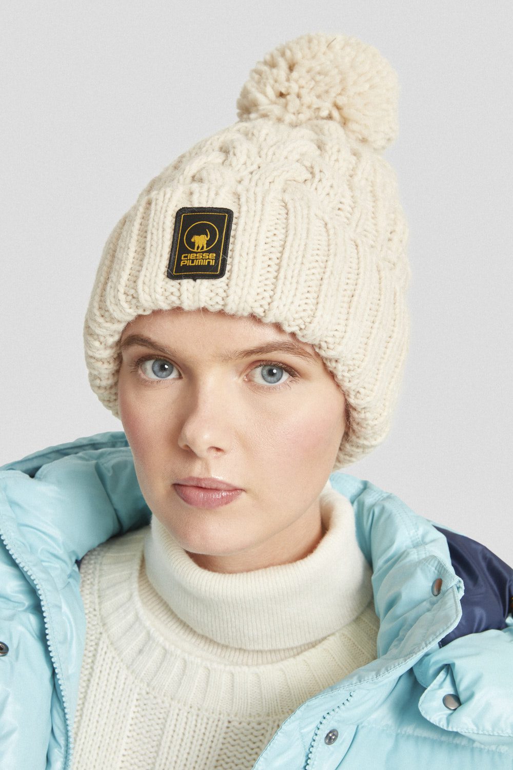 ciesse-outdoor-strickm-tze-beige-mit-bommel-wolle image 5